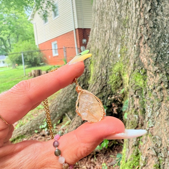 Jewelry - Golden Rutilited Quartz necklace